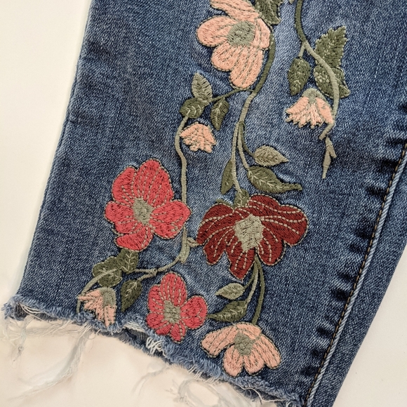 Celebrity Pink Floral Embroidered Boho Ankle Capri - Picture 2 of 10